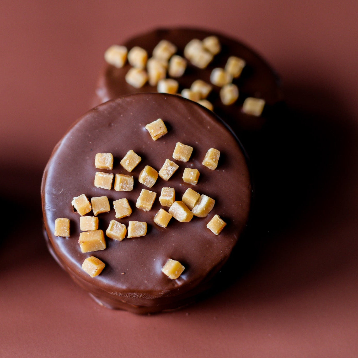 Dulce de leche mousse alfajor