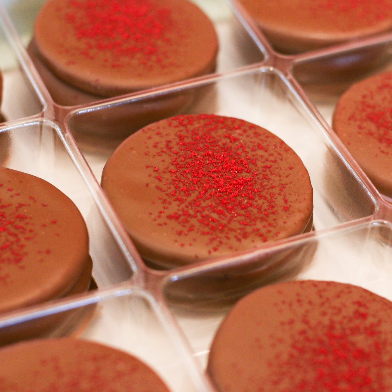 Raspberry madness alfajor