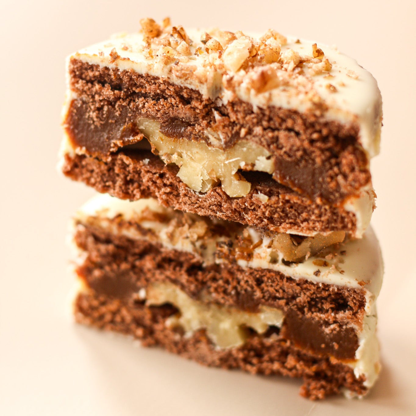 Dulce de leche & walnuts alfajor