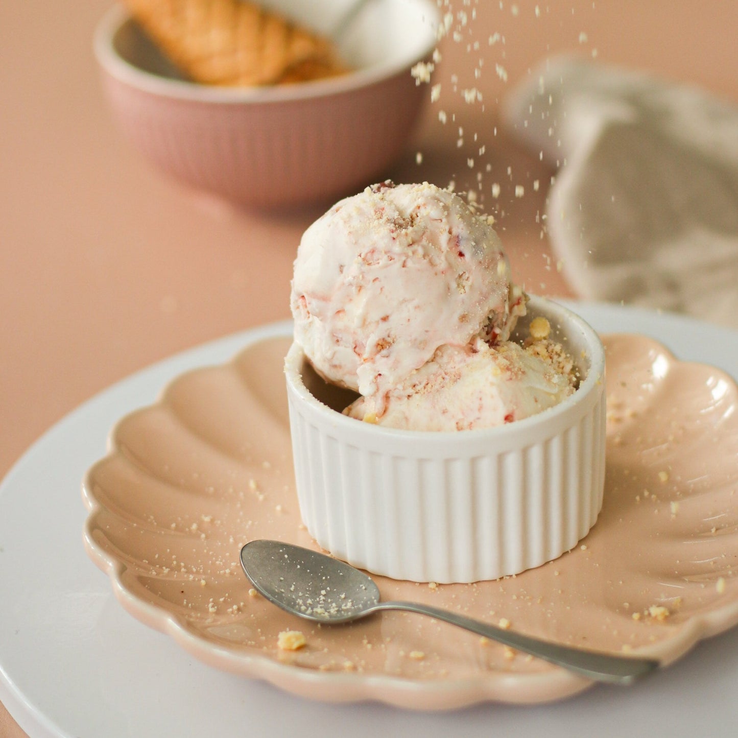 Strawberry cheesecake ice cream  (500 ml)
