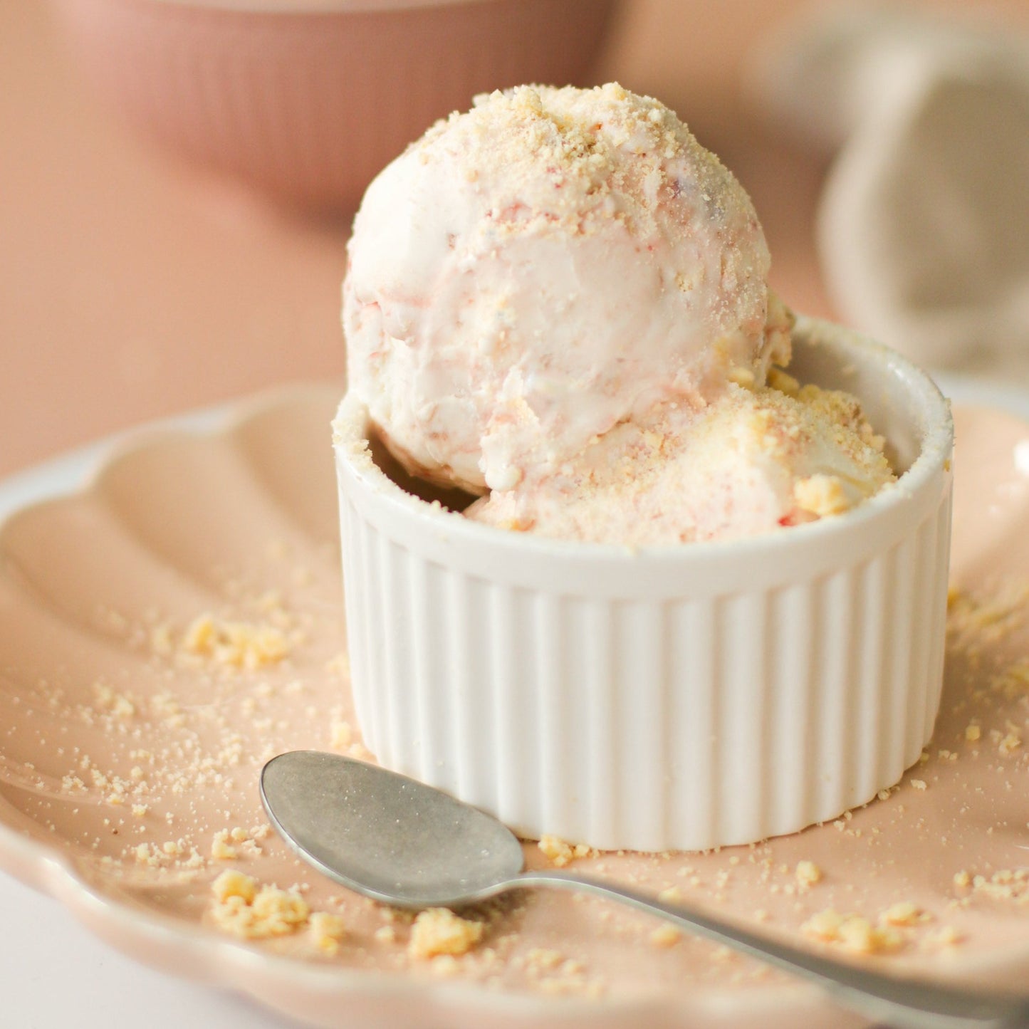 Strawberry cheesecake ice cream  (500 ml)