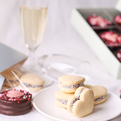 Heart shapped alfajores de maicena