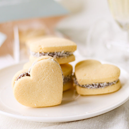 Heart shapped alfajores de maicena