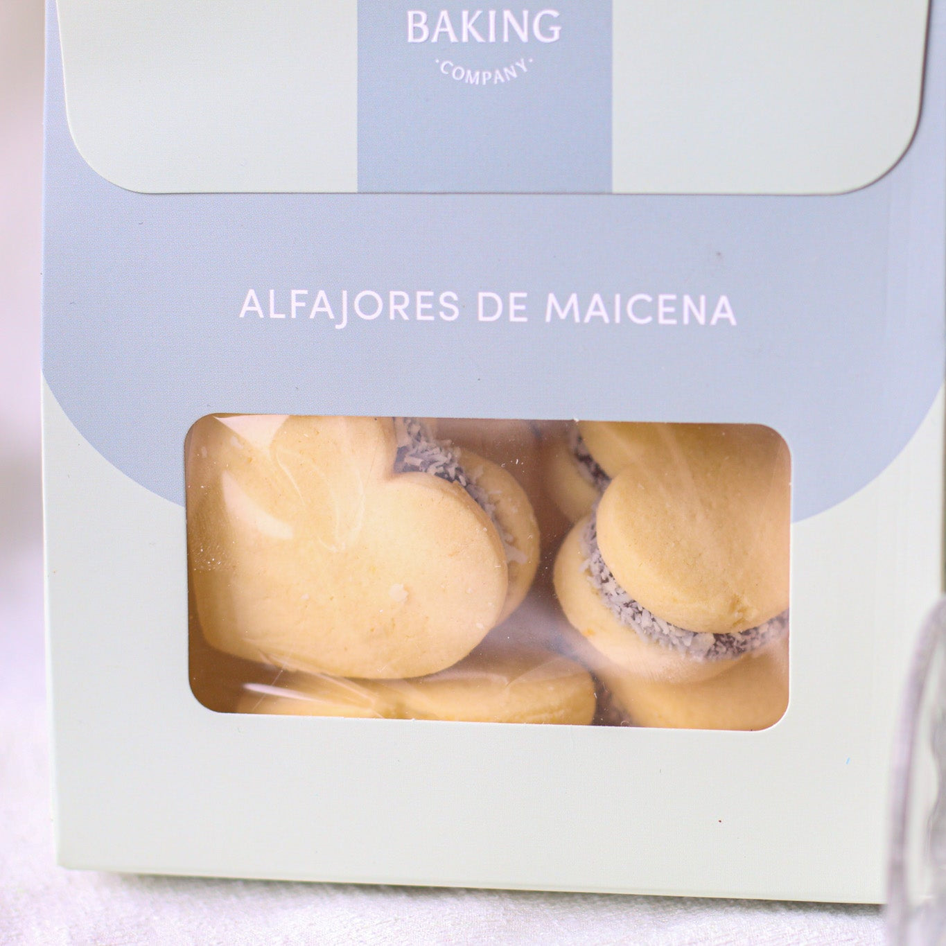 Heart shapped alfajores de maicena