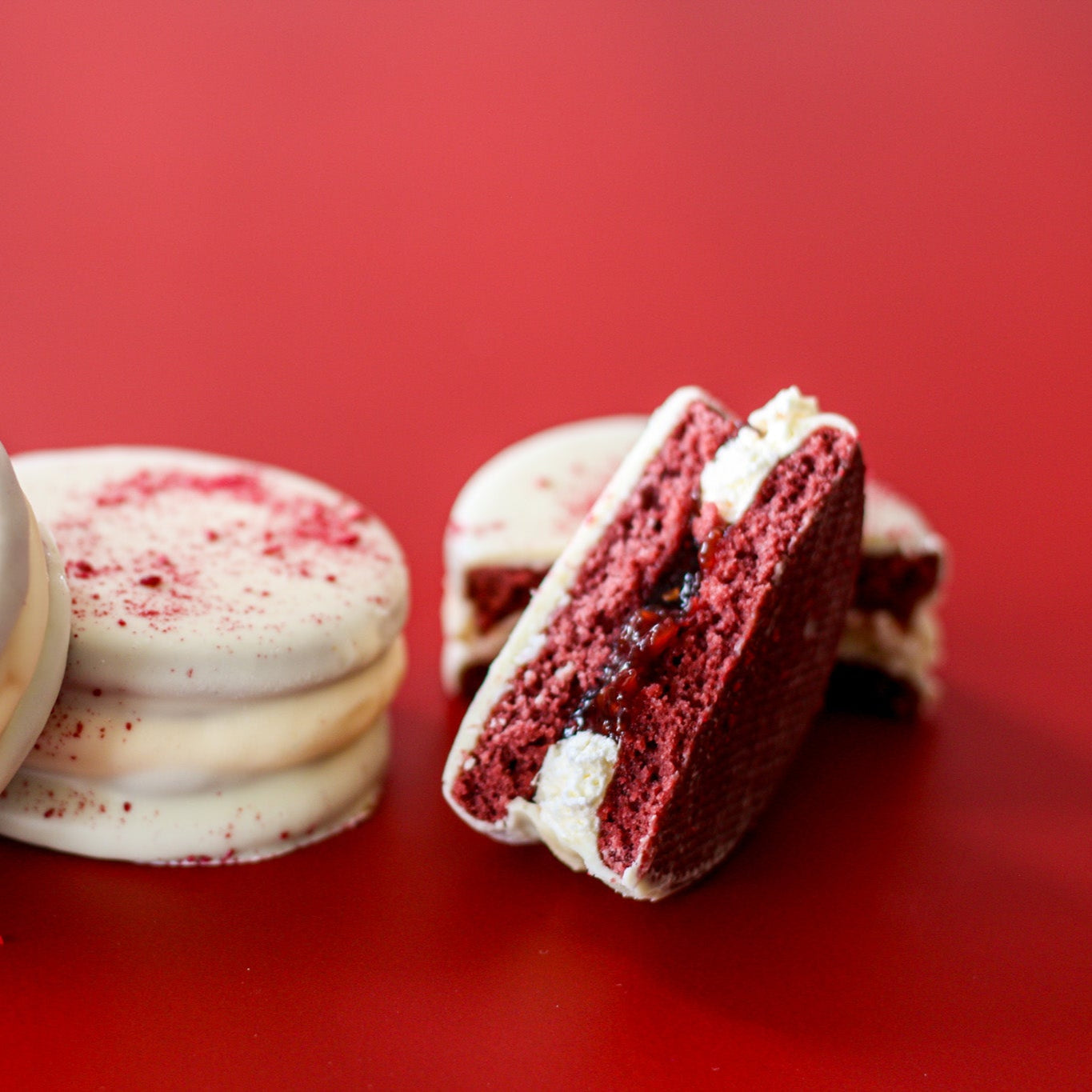 Red velvet alfajor