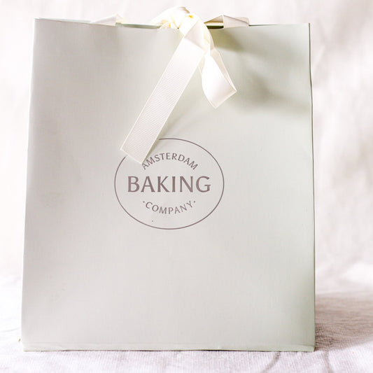 Shopping bag with ribbon