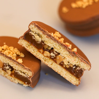 Peanut & dulce de leche alfajor