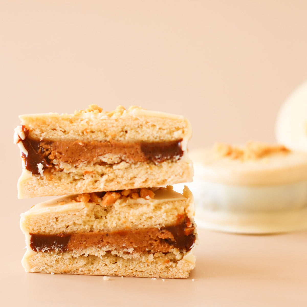 Peanut & dulce de leche alfajor